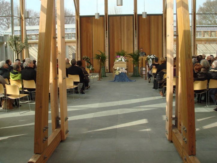 kist moeder Carin in het crematorium