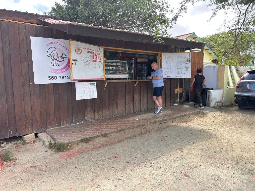 Rob bij een pastechi foodtruck