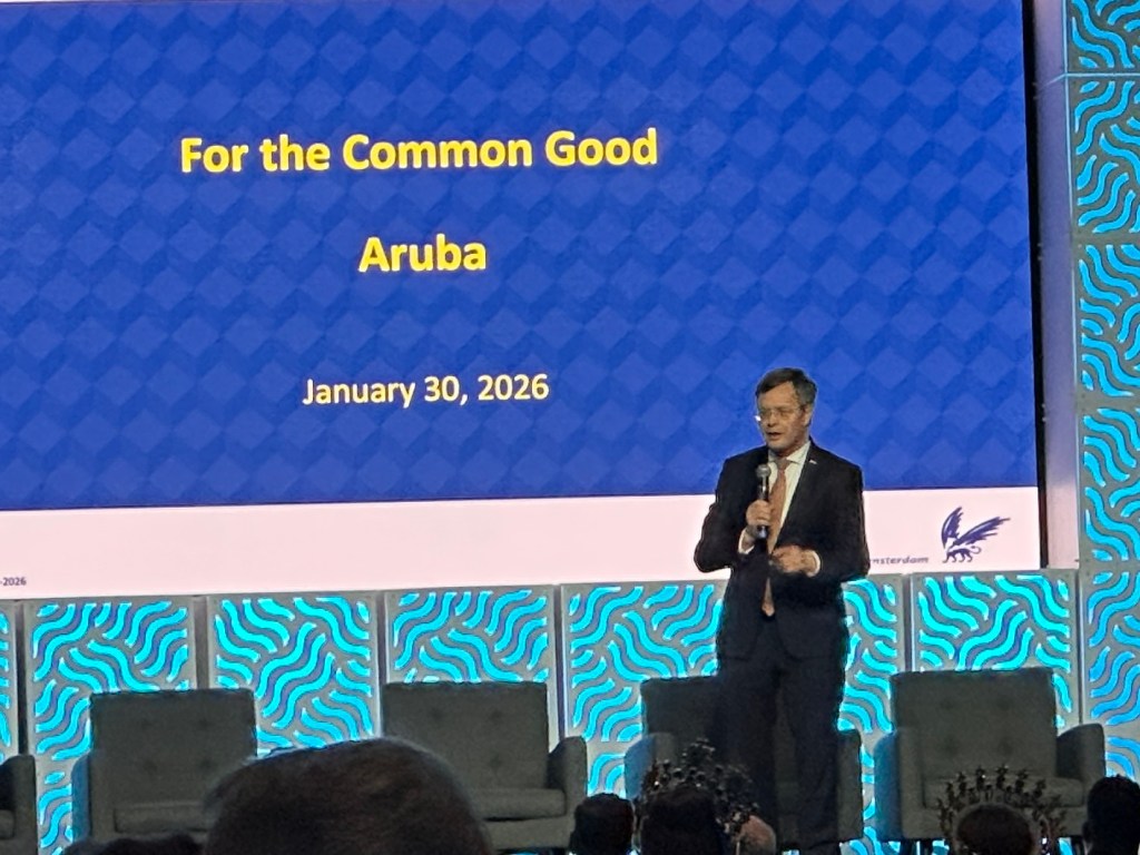 Peter Jan Balkende op het podium tijdens het Common Good congres